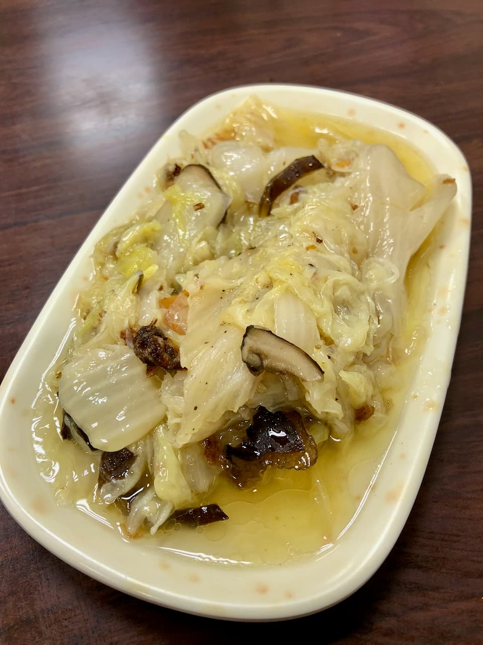 林記的滷白菜，白菜燉得很軟，有香菇