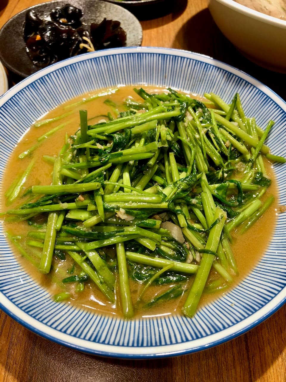 阮小越的蒜炒空心菜