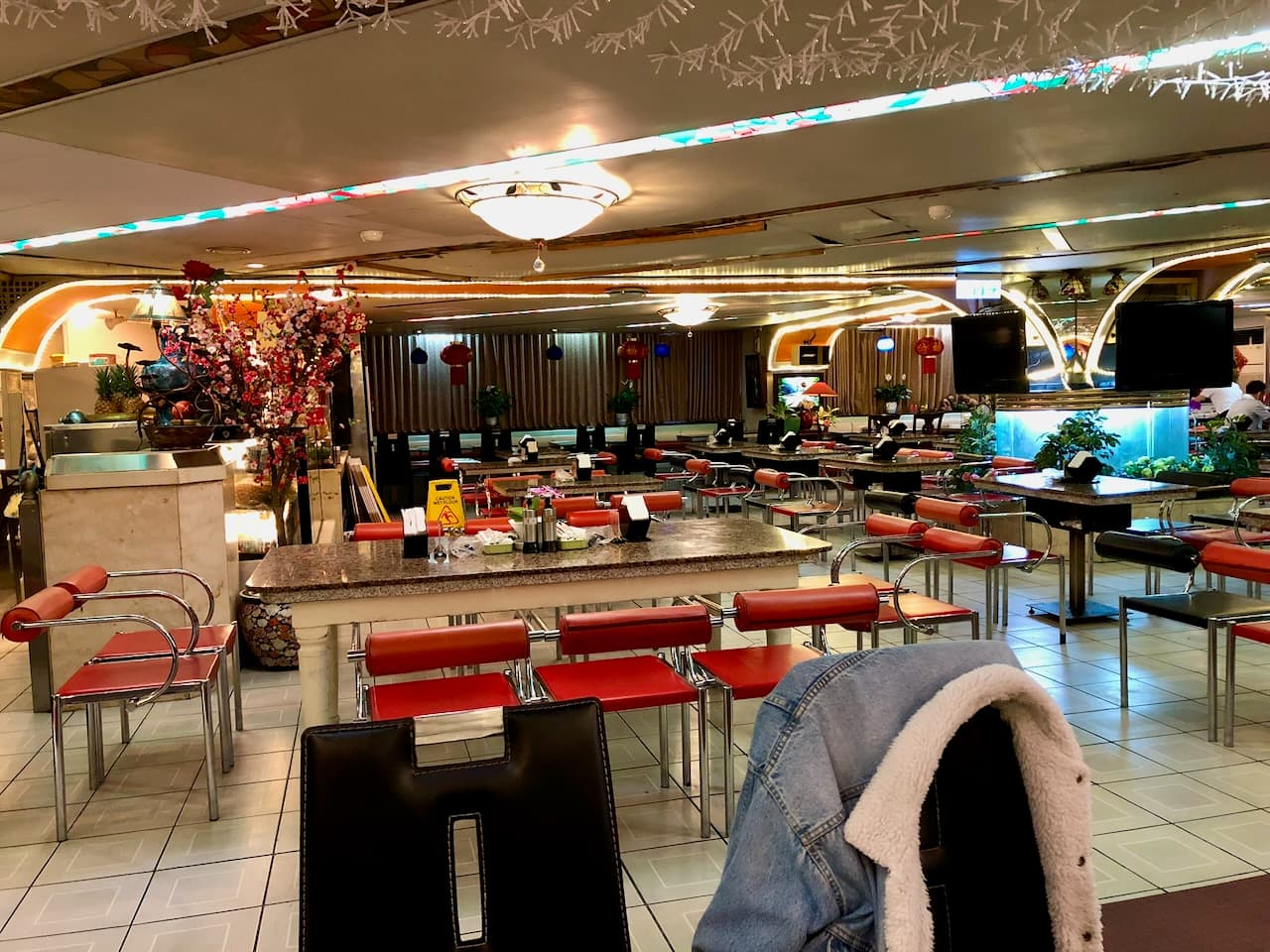 台北車站附近的東一排骨用餐大廳